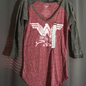 ✨BRAND NEW✨ Wonder Woman M Shirt - Women’s